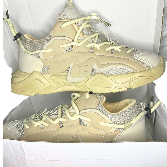 KIDS SNEAKERS!!! - Picture 5 of 7